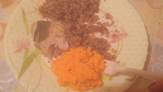 ASMR Eating Whisper - Buckwheat And Fish / АсМР еда шепот чавканье - Гречка с рыбой