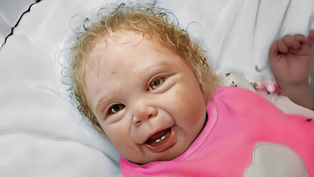 Родители бросают девочку из-за уродливости. Спустя годы она наносит им ШОКИРУЮЩИЙ визит! смотреть онлайн