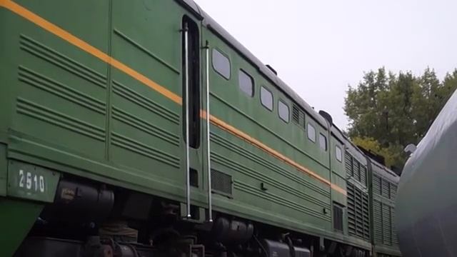 2ТЭ10М-2510 Запуск Дизель Тепловоз Поезд смотреть онлайн
