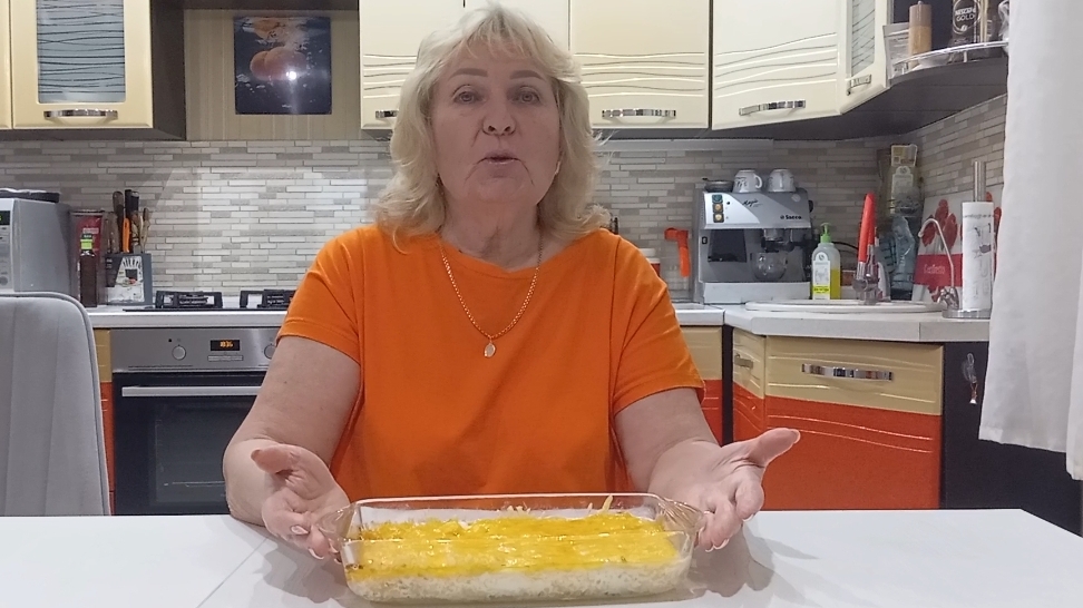 Гратен с креветками 🦐 и кальмарами 🦑 в сливочном соусе под корочкой из сыра 🧀 смотреть онлайн