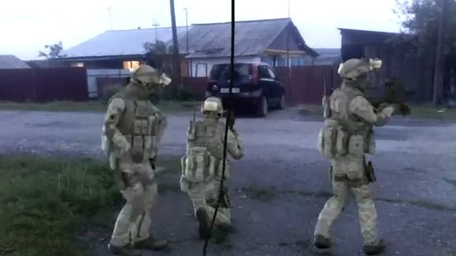 Работает Амон смотреть онлайн