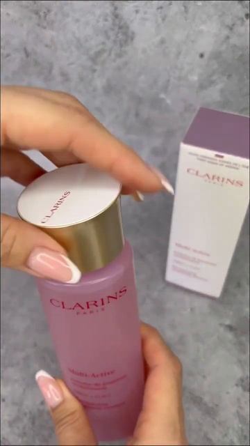 Тонизирующий и смягчающий флюид для лица Clarins Multi-Active 🔥 смотреть онлайн