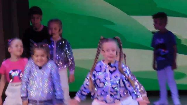 МУХА music "Лето, каникулы" (Отчётный концерт 2022-2023) - группа Баблс+Тойс "Самый Самый" смотреть онлайн