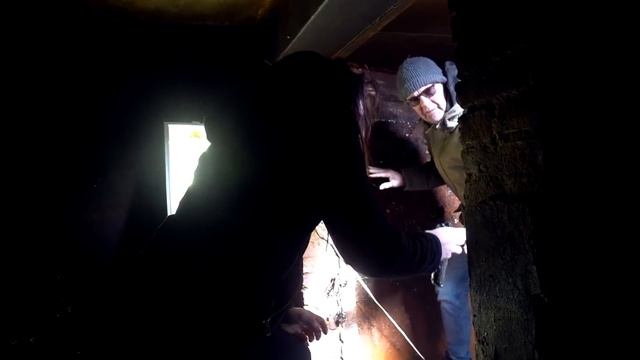 Volgelopen geheime bunker leegpompen ! Vinden we spullen !? смотреть онлайн