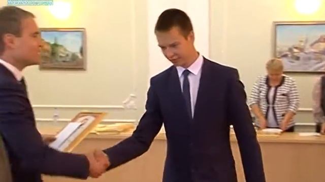 В  Панов вручил награды победителям городских олимпиад школьников