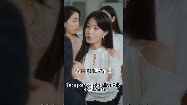 【離婚後前夫高攀不起】渣男以為女孩離不開他，婚禮當天和小三你儂我儂，10年愛戀只換來男友無情的背叛，她毫不猶豫轉身嫁給權勢滔天的總裁，渣男這才意識到她的好，腸子悔青！#甜寵#短劇#drama