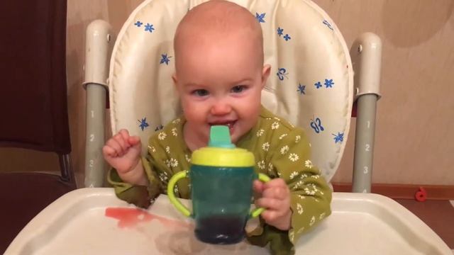 Доча и Смешной Компот из поильника. Воспитание ребенка. смотреть онлайн