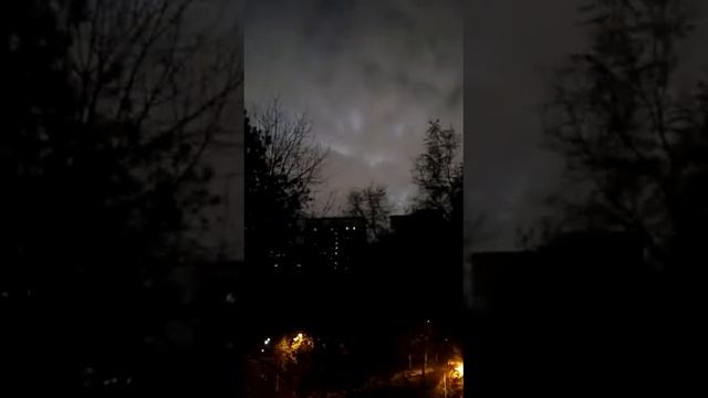НЛО над Москвой май 2018 (Большая Спасская) UFO over Moscow May 2018 смотреть онлайн