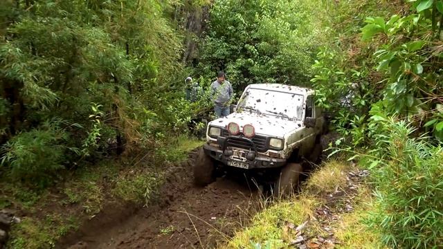 Sufren los Daihatsu Toyotas CFMOTO Jeeep 4x4 en un Diluvio de Infierno Verde_Aventura 4x4 смотреть онлайн