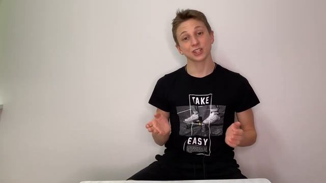 ШКОЛЬНИК ПРАНКУЕТ КОНСУЛЬТАНТОВ МАГАЗИНА/ PRANKS IN THE STORE смотреть онлайн