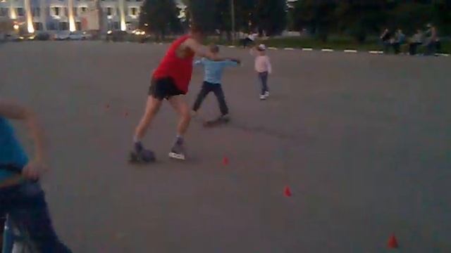 Катаемся на роликах=).mp4 смотреть онлайн