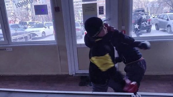 БОИ ШКОЛЬНИКОВ! НОВЫЙ УЧАСТНИК! ЗАРУБА ЗА ПЕТАРДЫ! БЕЗОПАСНОСТЬ СОБЛЮДАЕМ!