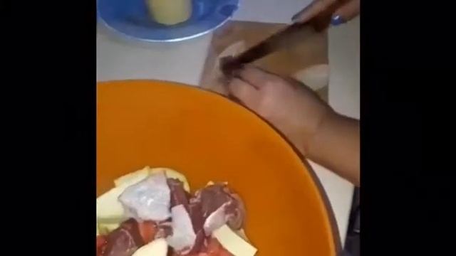 Картошка с мясом в горшочке смотреть онлайн