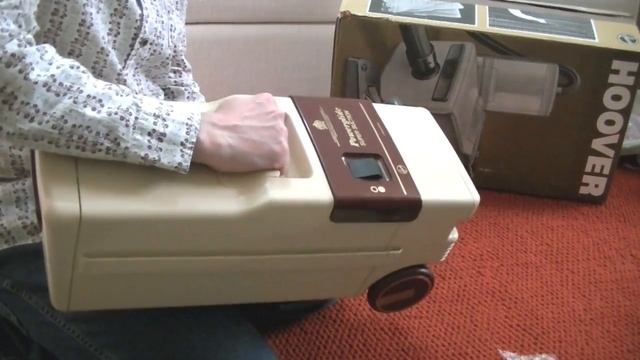 Unboxing A Vintage Hoover S4256 Powerglide Vacuum Cleaner смотреть онлайн