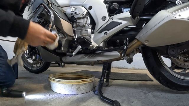 Wymiana oleju w silniku & Engine oil change K 1600 GTL смотреть онлайн