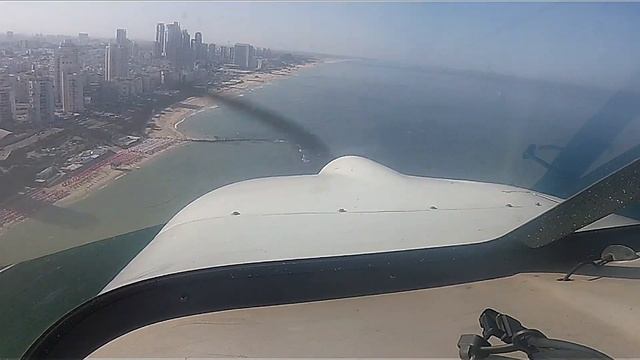 Полетаем?! Подарок от друзей - урок вождения самолёта смотреть онлайн
