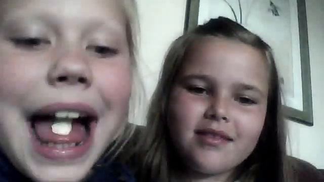 lilly milly's Webcam Video from June 4, 2012 11:55 AM смотреть онлайн