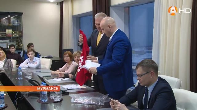 Школьники знакомятся с градообразующим предприятием Мурманска смотреть онлайн