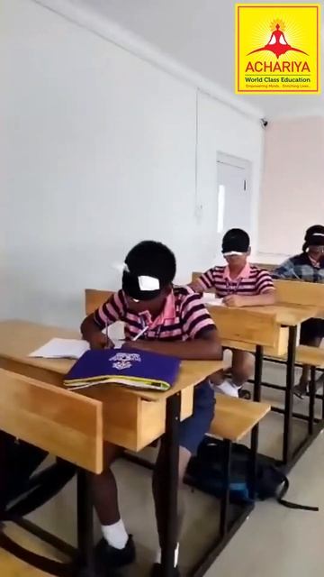 Ambidextrity drawing with blindfold | ACHARIYA Siksha Mandir | Trichy смотреть онлайн