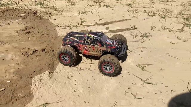 XLF X04 RC Car vs Walker Bulldog 3839 RC Tank | Remote Control Car | RC Cars смотреть онлайн