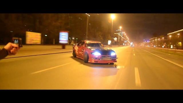 ЮРИЙ КРАСНОВ УЧИТ ДРИФТИТЬ МИЛФУ ПОД PHONK (18+) смотреть онлайн
