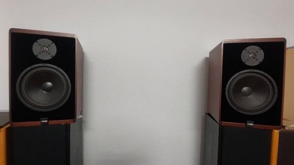 Marantz integrated amplifier PM 7001 & Speakers Canton Karat 30