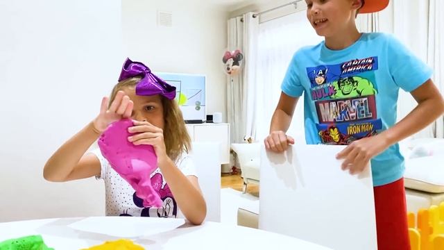 Катя и Макс играют с цветной глиной смотреть онлайн