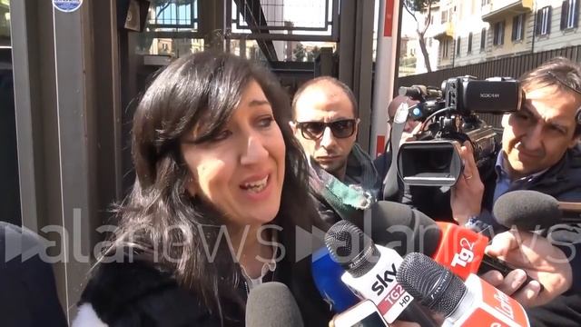 Frizzi, le lacrime della Aureli: "Ciao Fabrizio, ora sei una stella" смотреть онлайн