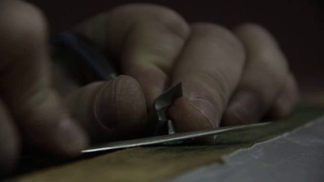 Смотрите как происходит заточка парикмахерского и маникюрного инструмента смотреть онлайн