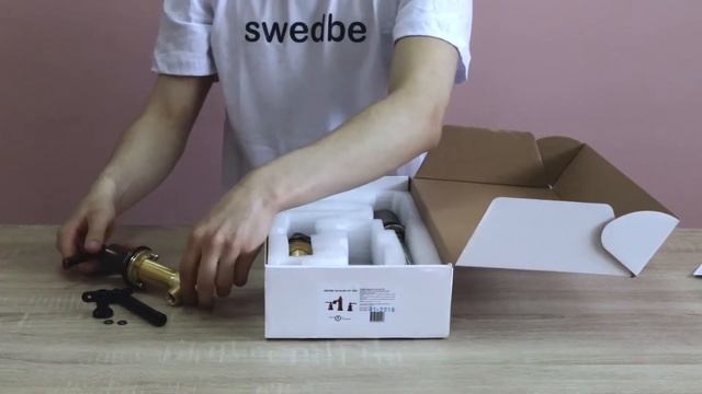 Распаковка смесителя для раковины на 3 отверстия Swedbe Terracotta Art арт.2503 смотреть онлайн