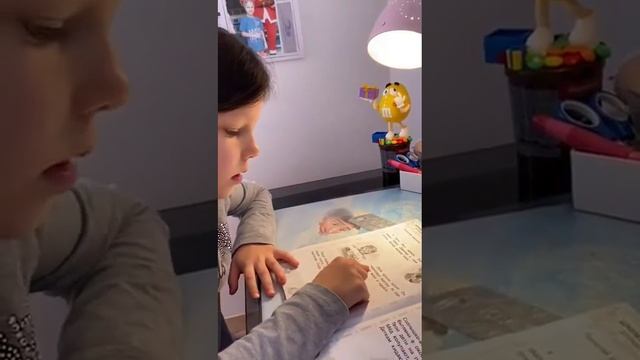 Ребекка читает русские книги. смотреть онлайн