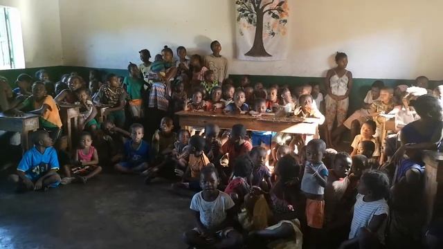 "Mama - Ohhh Whooo" - Community school eco-education, Sainte Luce - Madagascar смотреть онлайн