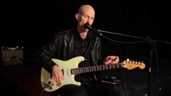 TC Helicon Voicetone E1 Echo and Delay - Overview from SoundsLiveShop