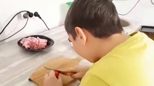 Мой внук готовит пиццу смотреть онлайн