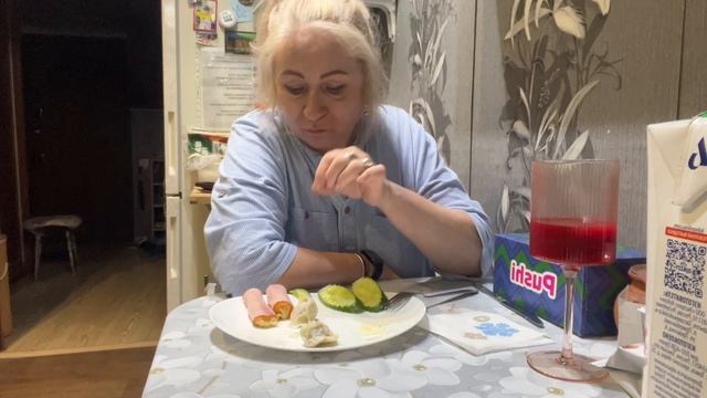 Ужин доедаю пельмени домашние