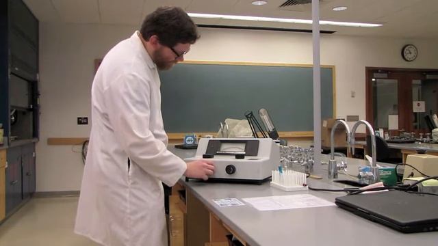 Biology Lab Tutorial-The Spectrophotometer смотреть онлайн