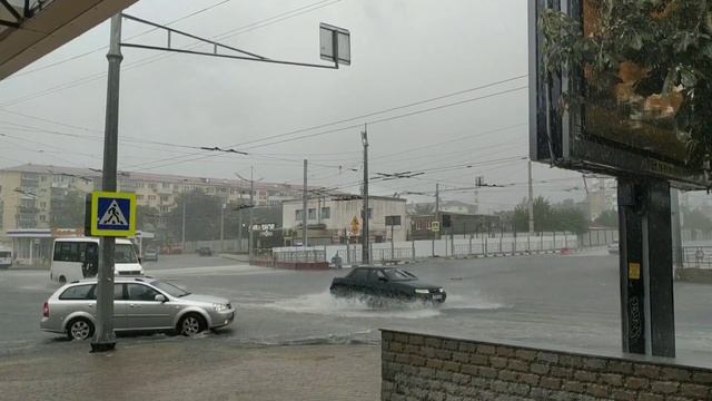 Ливень в Новороссийске 08.08.2021 Куникова, Ленина плывет. Лужа грязи на Нептуне смотреть онлайн