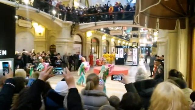 Китайцы в ГУМе