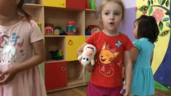 Подвижная логопедическая игра для группы детей 3-5 лет.