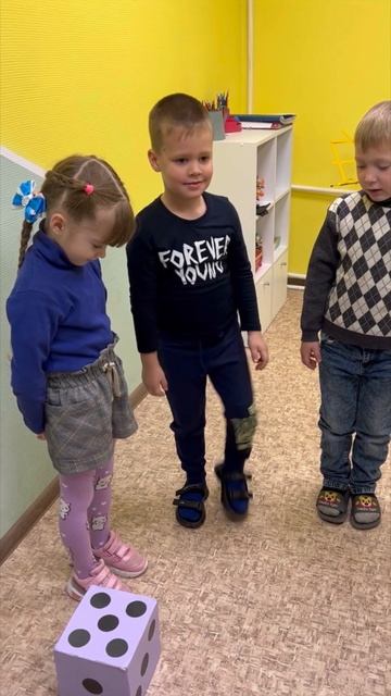 Готовимся 💛 к школе 💛 вместе с 🎨 #YellowEnglishSchool! 🏫#дошкольноеобучение #образование смотреть онлайн