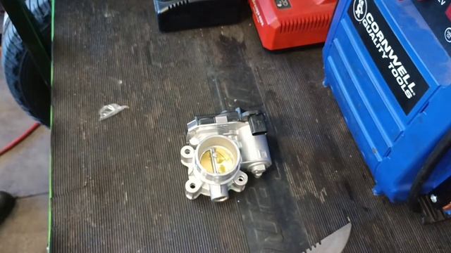 throttle body replacement on a Chevy Malibu смотреть онлайн