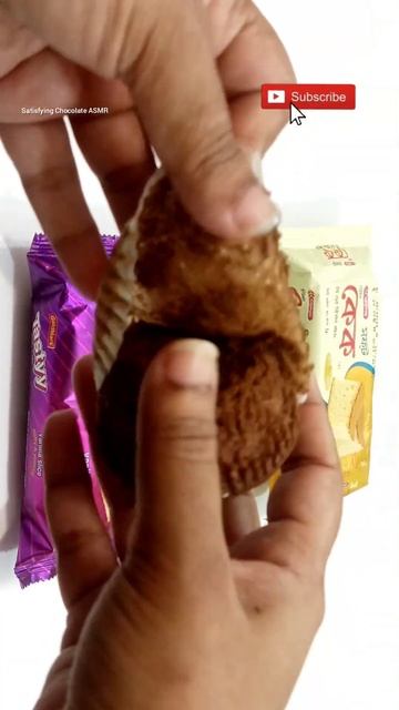 Yuum Chocolate Muffins #shorts #asmr #chocolate #openingasmr #muffins смотреть онлайн