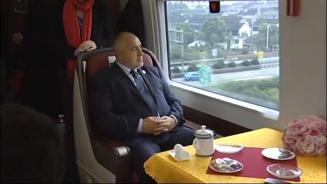 Премиерът Борисов във "влака-стрела" смотреть онлайн