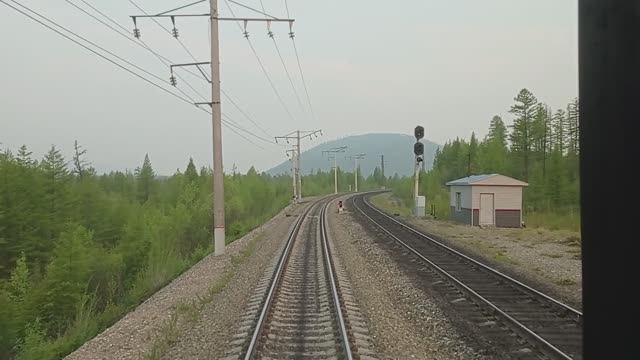 Якутский БАМ: станция Олонгдо и ледяная река Хани смотреть онлайн