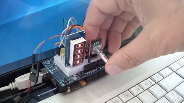 adjustable astable relay with Arduino and TM1637 display смотреть онлайн