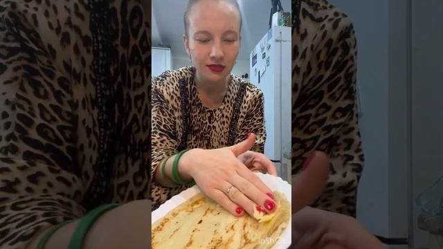 Жарим блинчики с медом и бананами.🙂☺️❤️😉👌❤️☺️🙂👌🙂☺️🤚 смотреть онлайн