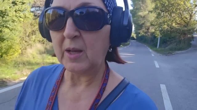 Итальянский хлеб и короткая прогулка с Мегги смотреть онлайн