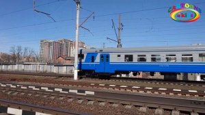 Поезда и паровозы для детей. Железнодорожный транспорт настоящий и игрушки