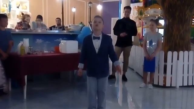 Выпускной начальной школы.Константин читает первой своей учительнице. смотреть онлайн