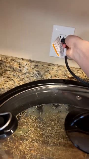 Homemade broth. Add veggies and chicken to pot with seasonings of choice and let simmer for hours. смотреть онлайн